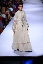 Model walk the ramp for Purvi Doshi at Lakme Fashion Week Winter Festive 2014 Day 3 on 21st Aug 2014 (67)_53f741311d143.JPG