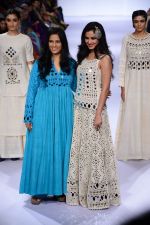 Sonal Chauhan walk the ramp for Purvi Doshi at Lakme Fashion Week Winter Festive 2014 Day 3 on 21st Aug 2014 (1)_53f7413a9bd77.JPG