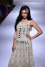 Sonal Chauhan walk the ramp for Purvi Doshi at Lakme Fashion Week Winter Festive 2014 Day 3 on 21st Aug 2014 (14)_53f7414d4645d.JPG