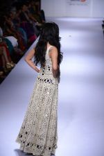 Sonal Chauhan walk the ramp for Purvi Doshi at Lakme Fashion Week Winter Festive 2014 Day 3 on 21st Aug 2014 (17)_53f741519f000.JPG