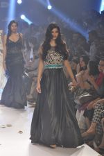 Diana Penty walk the ramp for Rocky S at Lakme Fashion Week Winter Festive 2014 Day 4 on 22nd Aug 2014 (42)_53f88c541a2f9.JPG