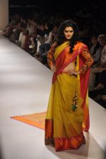 Taapsee Pannu walk the ramp for Gaurang Shah at Lakme Fashion Week Winter Festive 2014 Day 4 on 22nd Aug 2014 (7)_53f88c756ea45.JPG
