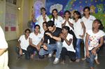 Sidharth Malhotra interact with kids of Ashray NGO and Abu Jani, Sandeep Kosla charity in Bandra, Mumbai on 23rd Aug 2014 (27)_53f9da361ab5f.JPG