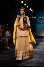 Dia Mirza walk the ramp for Vikram Phadnis at LFW 2014 Day 5 on 23rd Aug 2014 (551)_53fafc6439e57.JPG
