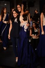 Lisa Haydon walk the ramp for Riddhi Mehra at LFW 2014 Day 6 on 24th Aug 2014 (363)_53fb11f64270a.JPG