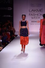 Model walk the ramp for Payal Singhal at LFW 2014 Day 5 on 23rd Aug 2014 (145)_53faf9566cbec.JPG