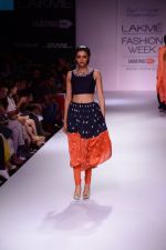 Model walk the ramp for Payal Singhal at LFW 2014 Day 5 on 23rd Aug 2014 (147)_53faf9589ca47.JPG