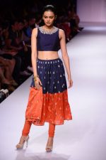 Model walk the ramp for Payal Singhal at LFW 2014 Day 5 on 23rd Aug 2014 (150)_53faf95c1974e.JPG