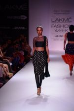 Model walk the ramp for Payal Singhal at LFW 2014 Day 5 on 23rd Aug 2014 (155)_53faf961b0952.JPG