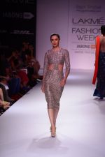 Model walk the ramp for Payal Singhal at LFW 2014 Day 5 on 23rd Aug 2014 (193)_53faf98ef317d.JPG
