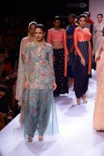 Model walk the ramp for Payal Singhal at LFW 2014 Day 5 on 23rd Aug 2014 (297)_53faf9d3e77c5.JPG