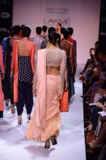 Model walk the ramp for Payal Singhal at LFW 2014 Day 5 on 23rd Aug 2014 (304)_53faf9dc74bb1.JPG