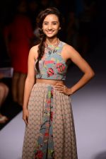 Model walk the ramp for Payal Singhal at LFW 2014 Day 5 on 23rd Aug 2014 (348)_53faf9ee3b1e9.JPG