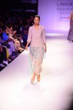 Model walk the ramp for Payal Singhal at LFW 2014 Day 5 on 23rd Aug 2014 (73)_53faf8f512aec.JPG