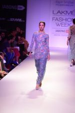 Model walk the ramp for Payal Singhal at LFW 2014 Day 5 on 23rd Aug 2014 (81)_53faf90513421.JPG