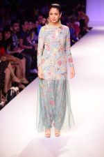 Model walk the ramp for Payal Singhal at LFW 2014 Day 5 on 23rd Aug 2014 (90)_53faf913d9482.JPG