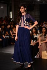 Model walk the ramp for Riddhi Mehra at LFW 2014 Day 6 on 24th Aug 2014 (386)_53fb1277e8101.JPG