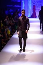 Model walk the ramp for Shantanu Nikhil at LFW 2014 Day 5 on 23rd Aug 2014 (198)_53fafb4263a07.JPG