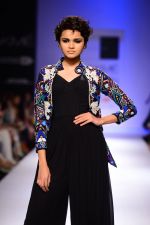 Model walk the ramp for Sonaakshi Raaj at LFW 2014 Day 6 on 24th Aug 2014 (120)_53fb2d2be9126.JPG