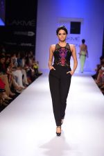 Model walk the ramp for Sonaakshi Raaj at LFW 2014 Day 6 on 24th Aug 2014 (97)_53fb2d128f92a.JPG