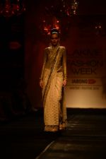 Model walk the ramp for Vikram Phadnis at LFW 2014 Day 5 on 23rd Aug 2014 (395)_53fafc68a4a39.JPG