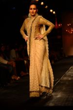 Model walk the ramp for Vikram Phadnis at LFW 2014 Day 5 on 23rd Aug 2014 (401)_53fafc6eed059.JPG
