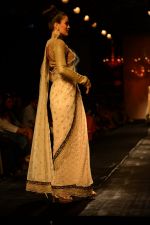 Model walk the ramp for Vikram Phadnis at LFW 2014 Day 5 on 23rd Aug 2014 (406)_53fafc747850a.JPG