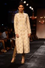 Model walk the ramp for Vikram Phadnis at LFW 2014 Day 5 on 23rd Aug 2014 (474)_53fafcc2a953f.JPG