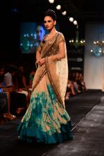 Model walk the ramp for Vikram Phadnis at LFW 2014 Day 5 on 23rd Aug 2014 (590)_53fafd2c934a5.JPG