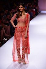Vaani Kapoor walk the ramp for Payal Singhal at LFW 2014 Day 5 on 23rd Aug 2014 (318)_53faf8cfdee3d.JPG