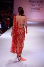 Vaani Kapoor walk the ramp for Payal Singhal at LFW 2014 Day 5 on 23rd Aug 2014 (328)_53faf8dc22096.JPG