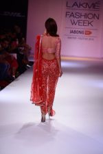 Vaani Kapoor walk the ramp for Payal Singhal at LFW 2014 Day 5 on 23rd Aug 2014 (329)_53faf8dd5424d.JPG