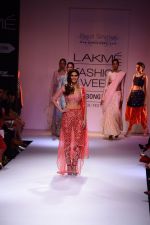 Vaani Kapoor walk the ramp for Payal Singhal at LFW 2014 Day 5 on 23rd Aug 2014 (355)_53faf90629d25.JPG