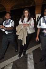 Alia Bhatt at airport in Mumbai on 25th Aug 2014 (29)_53fc907b50df9.JPG