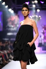 Model walk the ramp for Varun Bahl at LFW 2014 Day 6 on 24th Aug 2014 (144)_53fc77305e296.JPG