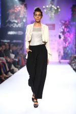 Model walk the ramp for Varun Bahl at LFW 2014 Day 6 on 24th Aug 2014 (98)_53fc7700b5914.JPG