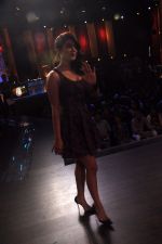 Priyanka Chopra on the sets of Cine stars ki khoj on 25th Aug 2014 (61)_53fc9eac970c5.JPG