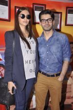 Sonam Kapoor and Fawad Khan at Red FM studios in Mumbai on 25th Aug 2014 (76)_53fc94f24927b.JPG