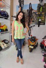 Ameesha Patel launches a toy store in Mumbai on 26th Aug 2014 (197)_53fdd5aaa211f.JPG