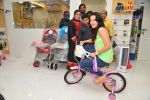 Ameesha Patel launches a toy store in Mumbai on 26th Aug 2014 (234)_53fdd5d2e2771.JPG