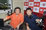 Rishi Kapoor celebrates his birthday with RJ Anirudh at 92.7 BIG FM on 27th Aug 2014 (12)_53fe9c89cce62.JPG
