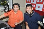 Rishi Kapoor celebrates his birthday with RJ Anirudh at 92.7 BIG FM on 27th Aug 2014 (21)_53fe9c8ea8e20.JPG