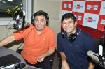 Rishi Kapoor celebrates his birthday with RJ Anirudh at 92.7 BIG FM on 27th Aug 2014 (24)_53fe9c90925ed.JPG