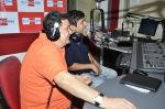 Rishi Kapoor celebrates his birthday with RJ Anirudh at 92.7 BIG FM on 27th Aug 2014 (26)_53fe9c92886e5.JPG
