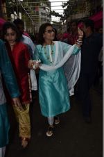Rani Mukherjee visits Lalbaug Ka Raja in Mumbai on 29th Aug 2014 (8)_540134de598f0.JPG