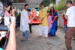 Sonali Bendre, Goldie Behl_s Ganesh visarjan in Mumbai on 30th Aug 2014 (2)_5401e5f62ee99.JPG