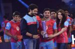 Abhishek Bachchan, Aishwarya Rai Bachchan at Pro Kabaddi grand finale in Mumbai on 31st Aug 2014 (70)_540422ee60c90.JPG