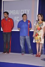 Rishi Kapoor, Nita Ambani at Ranbir Kapoor_s soocer team logo launch in Mumbai on 31st Aug 2014 (70)_5404217ecff34.JPG
