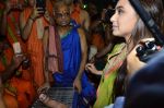 Rani Mukherjee at Chinchpokli Ganpati in Mumbai on 1st Sept 2014 (171)_54056ae33e8d1.JPG