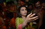 Rani Mukherjee at Chinchpokli Ganpati in Mumbai on 1st Sept 2014 (189)_54056afca2f85.JPG